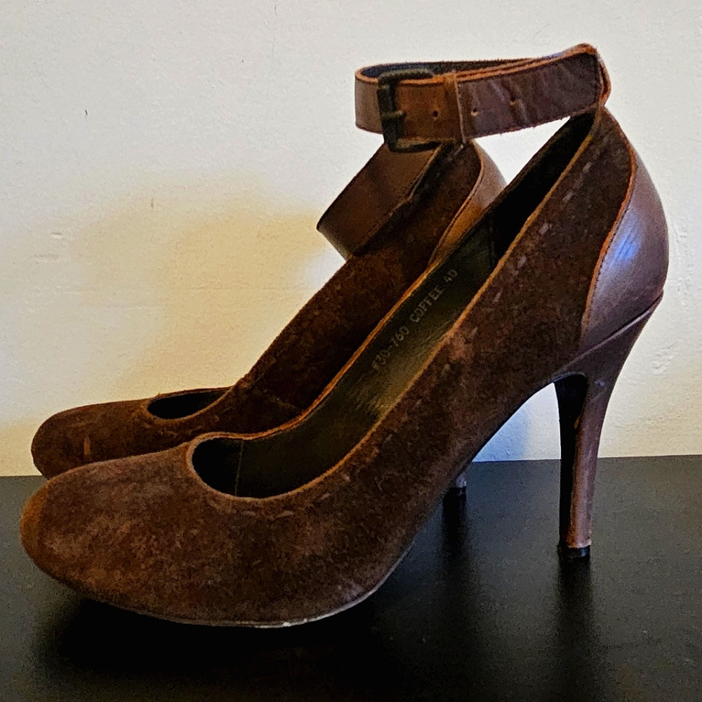 3/$40 🛍00's Cento Per Cento Leather & Velvet Heels with Ankle Strap. Size 9.5.…
